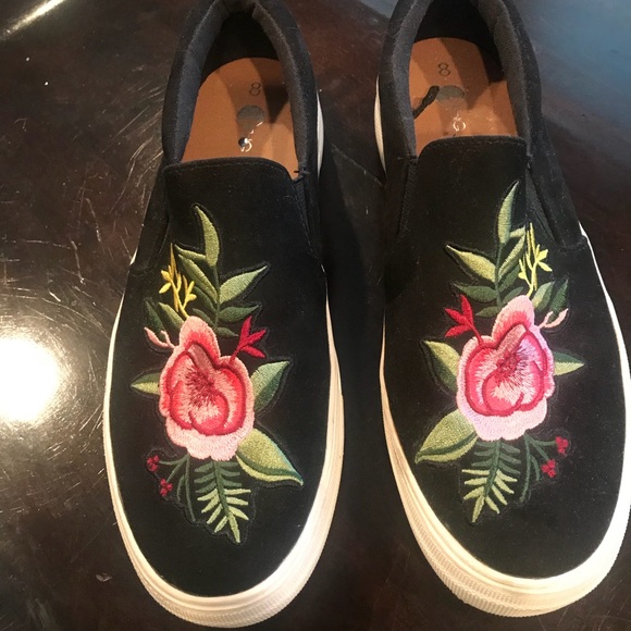Embroidered Van style slip ons - Picture 2 of 3